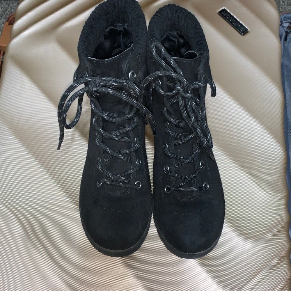 Black Women's Lace-Up Boots